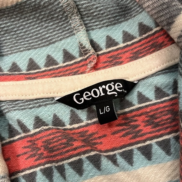 Tribal sweater - Picture 3 of 3